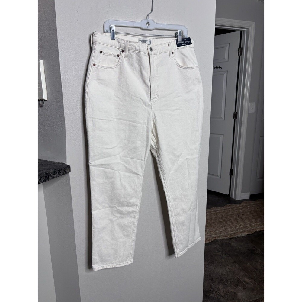 NWT Abercrombie Curve Love Ultra High Rise Ankle Straight Jeans 33 / 16R Cream
